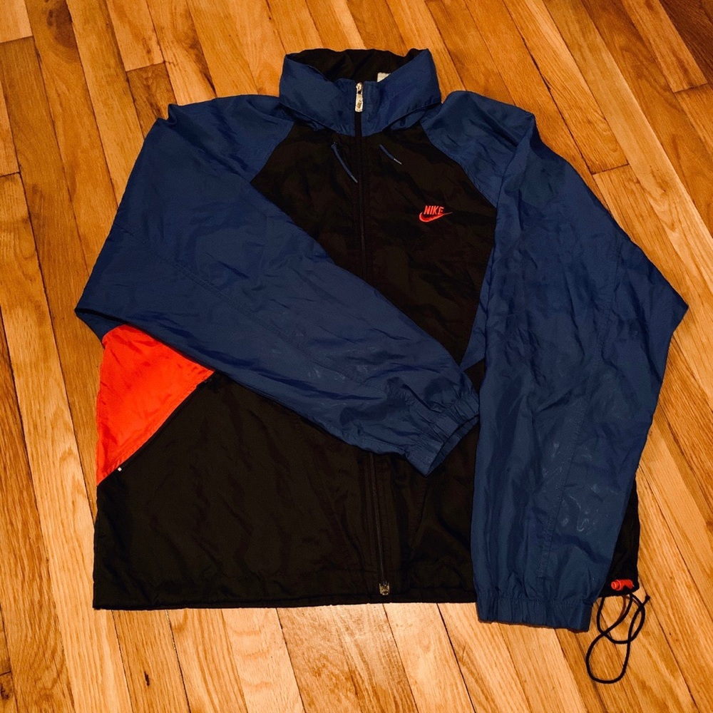 VINTAGE NIKE WINDBREAKER!